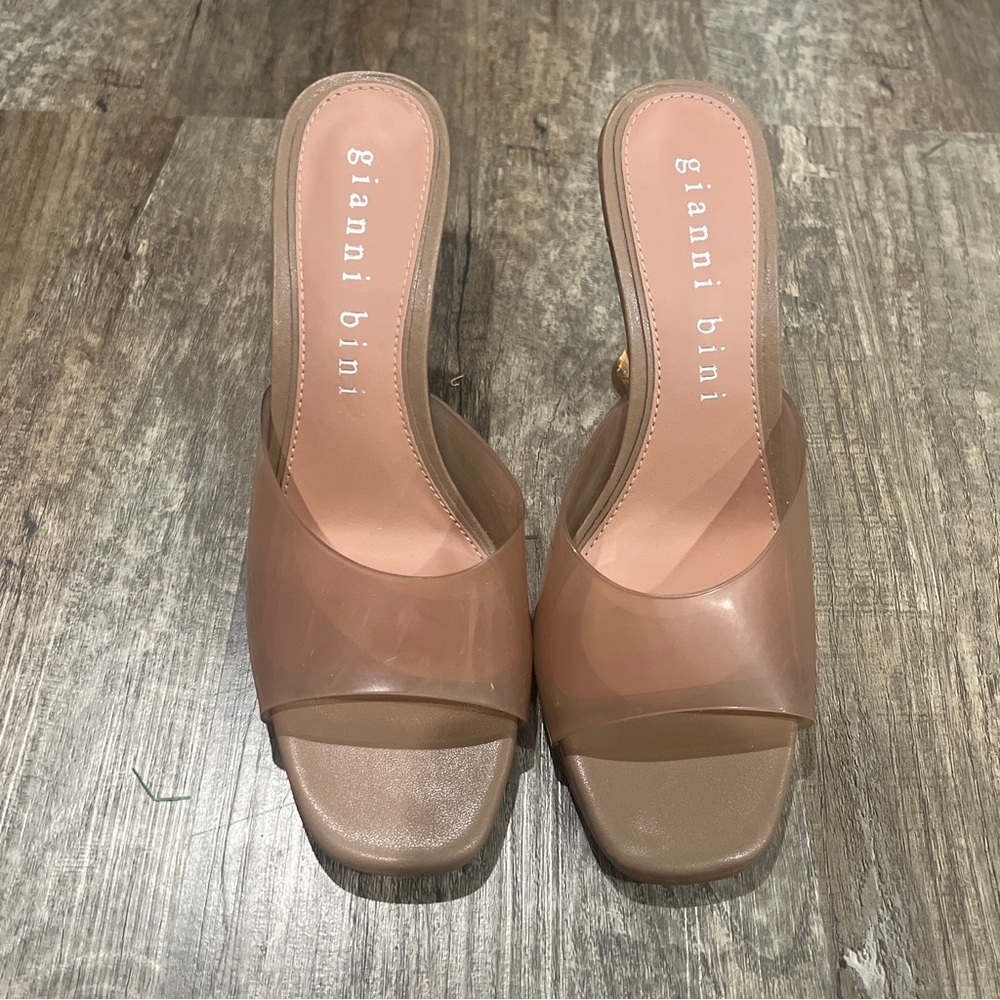 FINAL PRICE Gianni Bini Women's Tan Heels